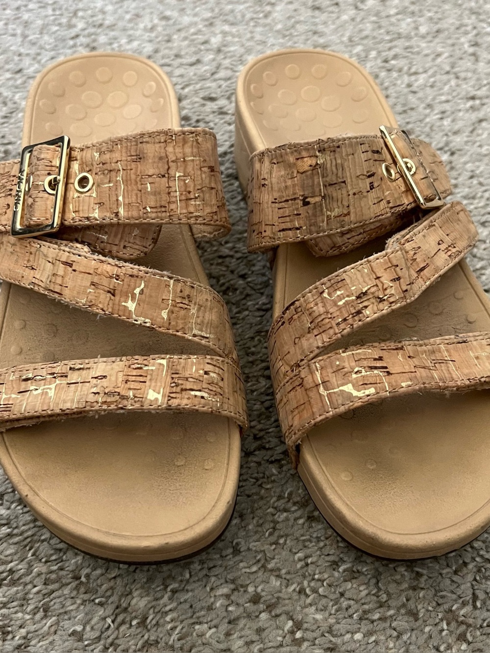 Vionic Cork-Effect Triple Strap Sandals in Tan with Gold Accents Size 7